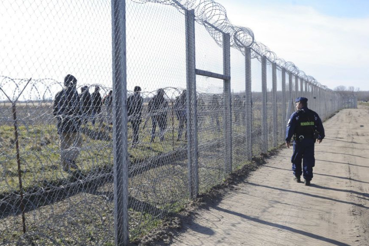 Több mint ezer határsértő ellen intézkedtek a rendőrök a hétvégén