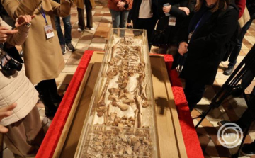 Szent Ferenc csontjait visszahelyezték Assisi bazilikájának kriptájába