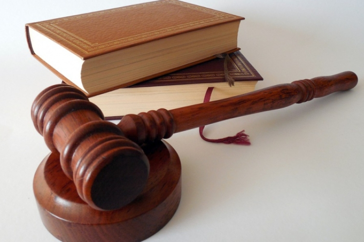 Elítéltek egy kiskorúakat fenyegető és zsaroló férfit Pécsen