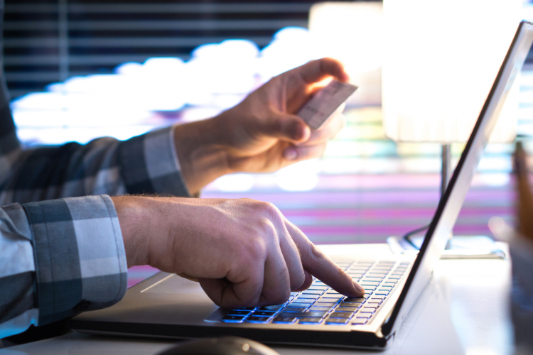 Rendőrség: új módszerekkel próbálkoznak csalók az apróhirdetések oldalain