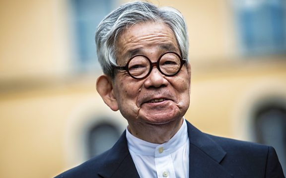 Elhunyt Óe Kenzaburo Nobel-díjas japán író