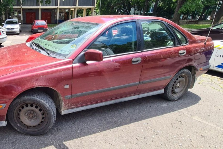 Szabálytalankodott autójával, majd a Dunába ugorva menekült