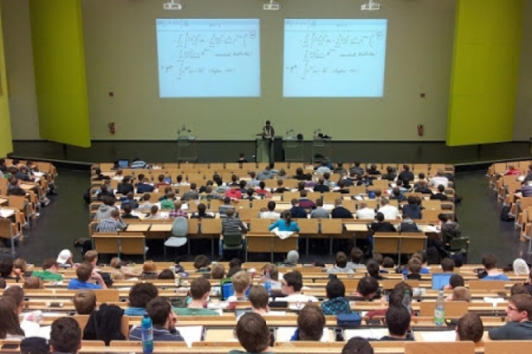 Már lehet jelentkezni az egyetemek, főiskolák szeptemberben induló képzéseire