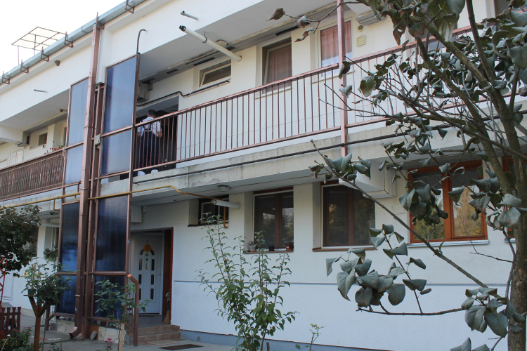 Megszúrta a feleségét, majd önmagát is - életveszélyes sérülésekkel vittek kórházba a házaspárt