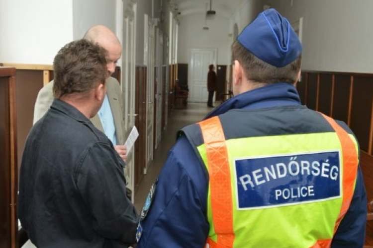 Előzetesben az anyját megkéselő celli férfi