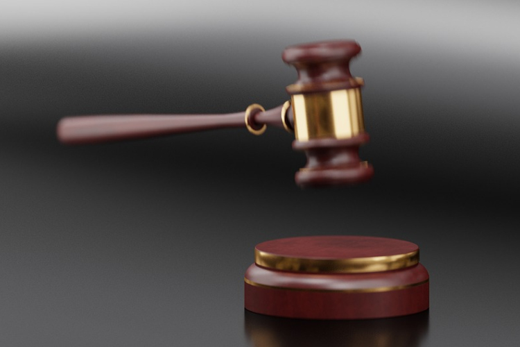 Fegyházbüntetést szabott ki a bíróság két, tizenéveseket kirabló férfira